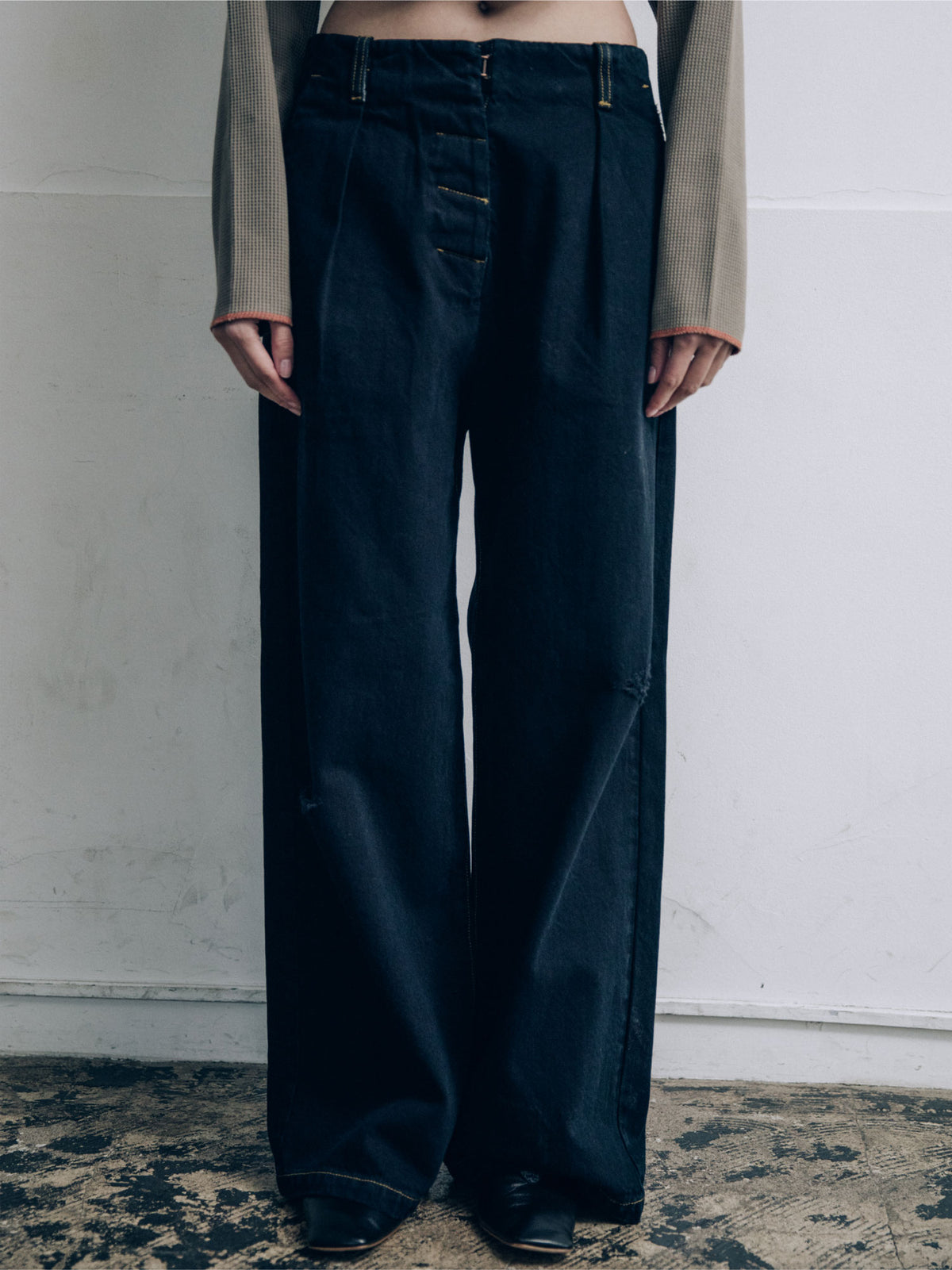 BLACK / 1