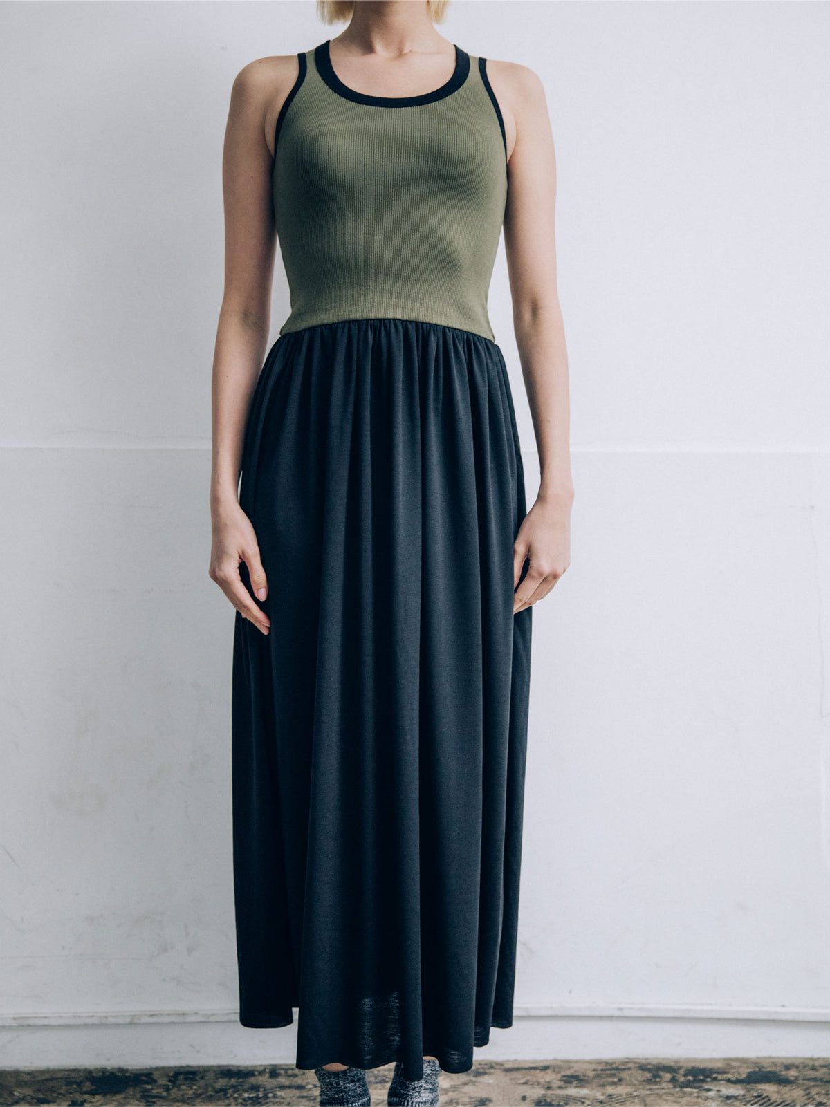 KHAKI / FREE