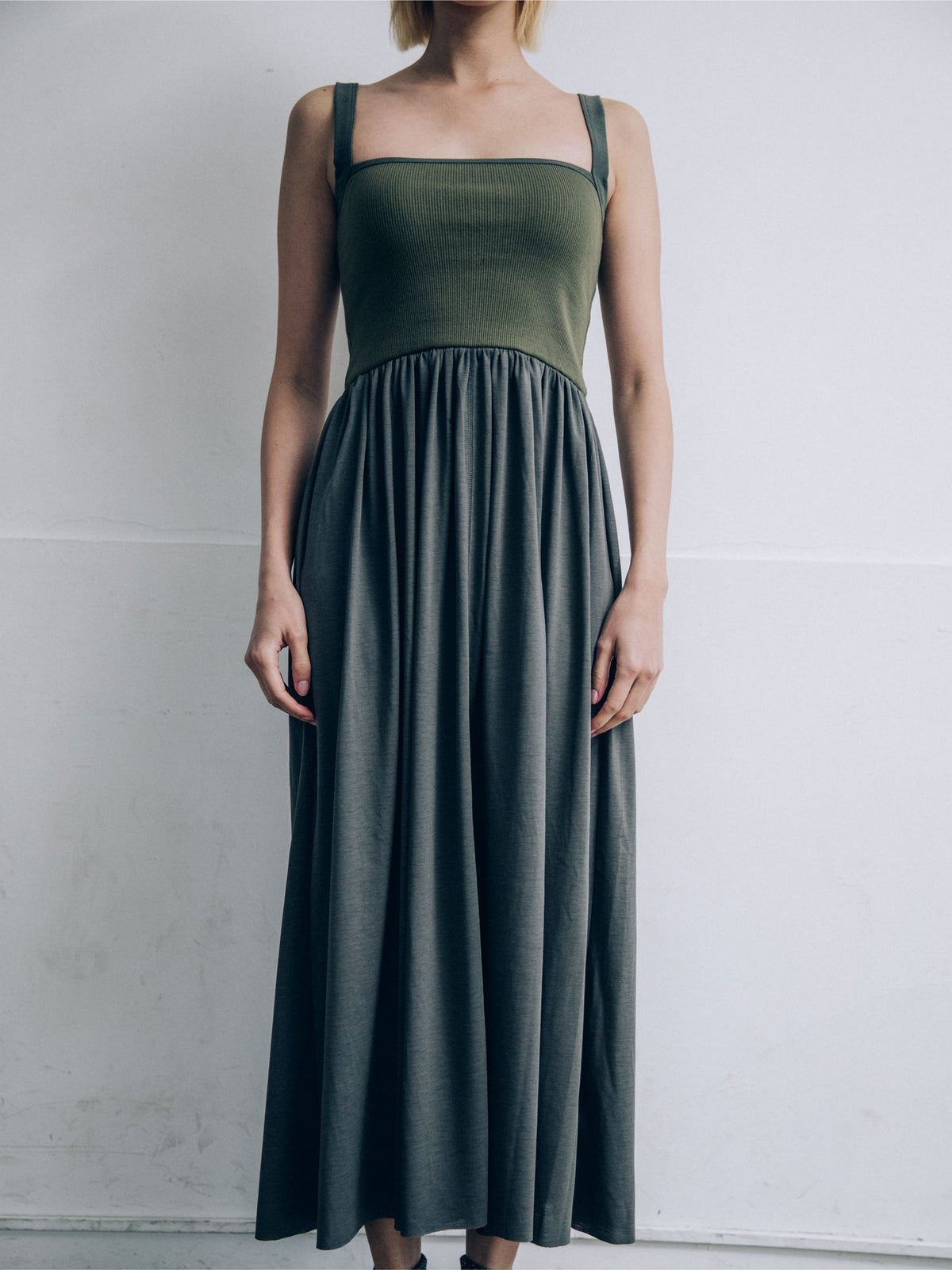KHAKI / FREE