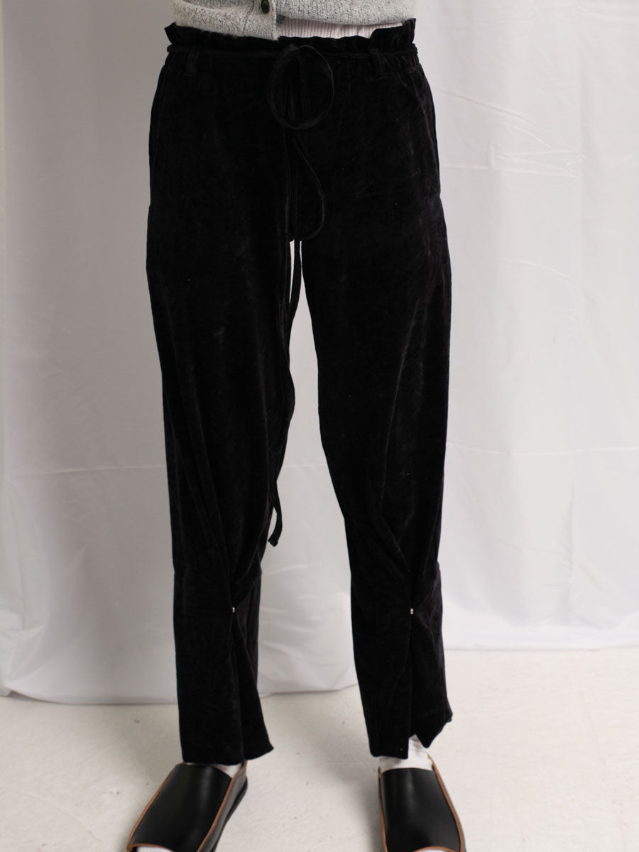 BLACK / FREE