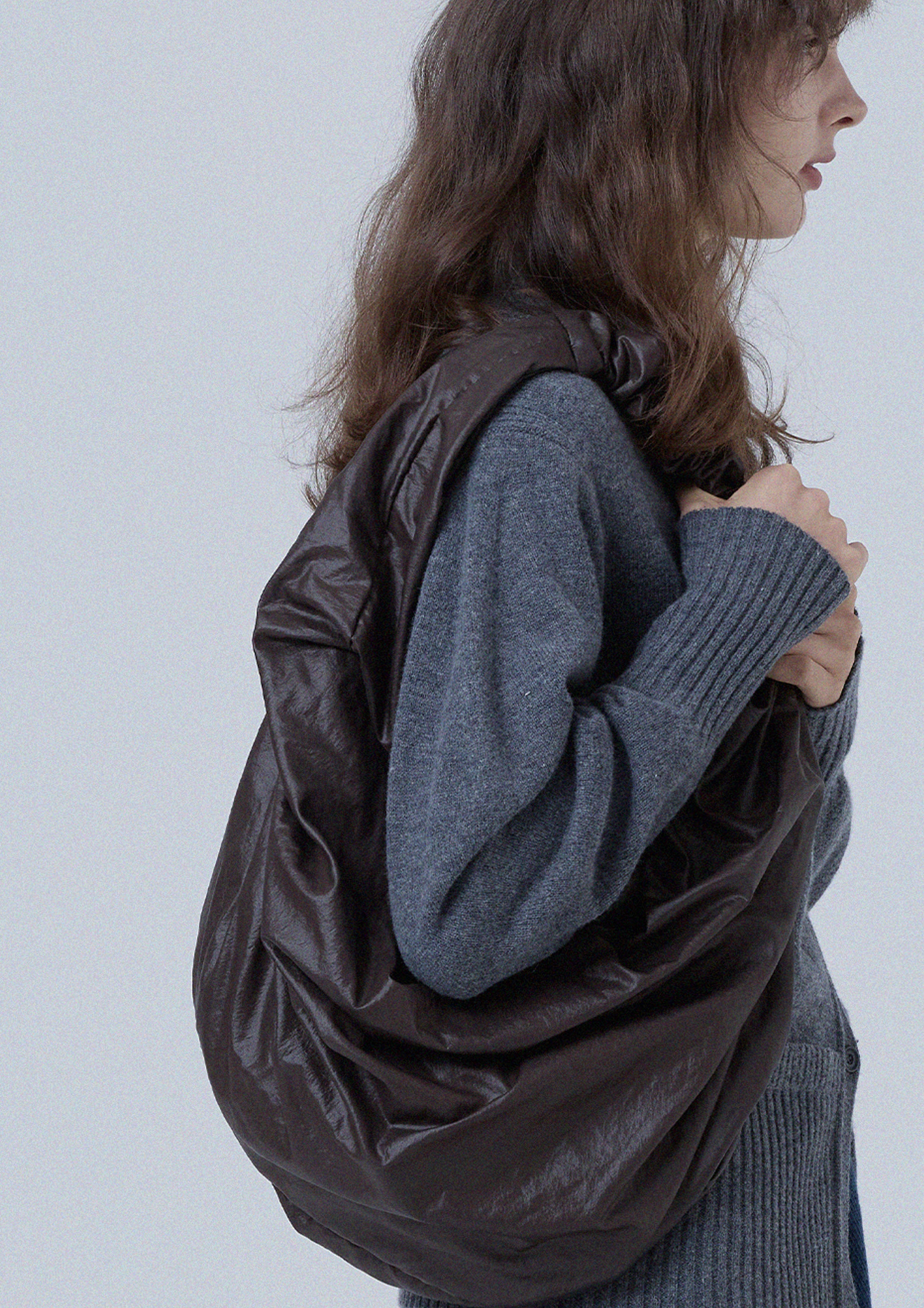 GLOSSY MID TANGLE TWIST BAG