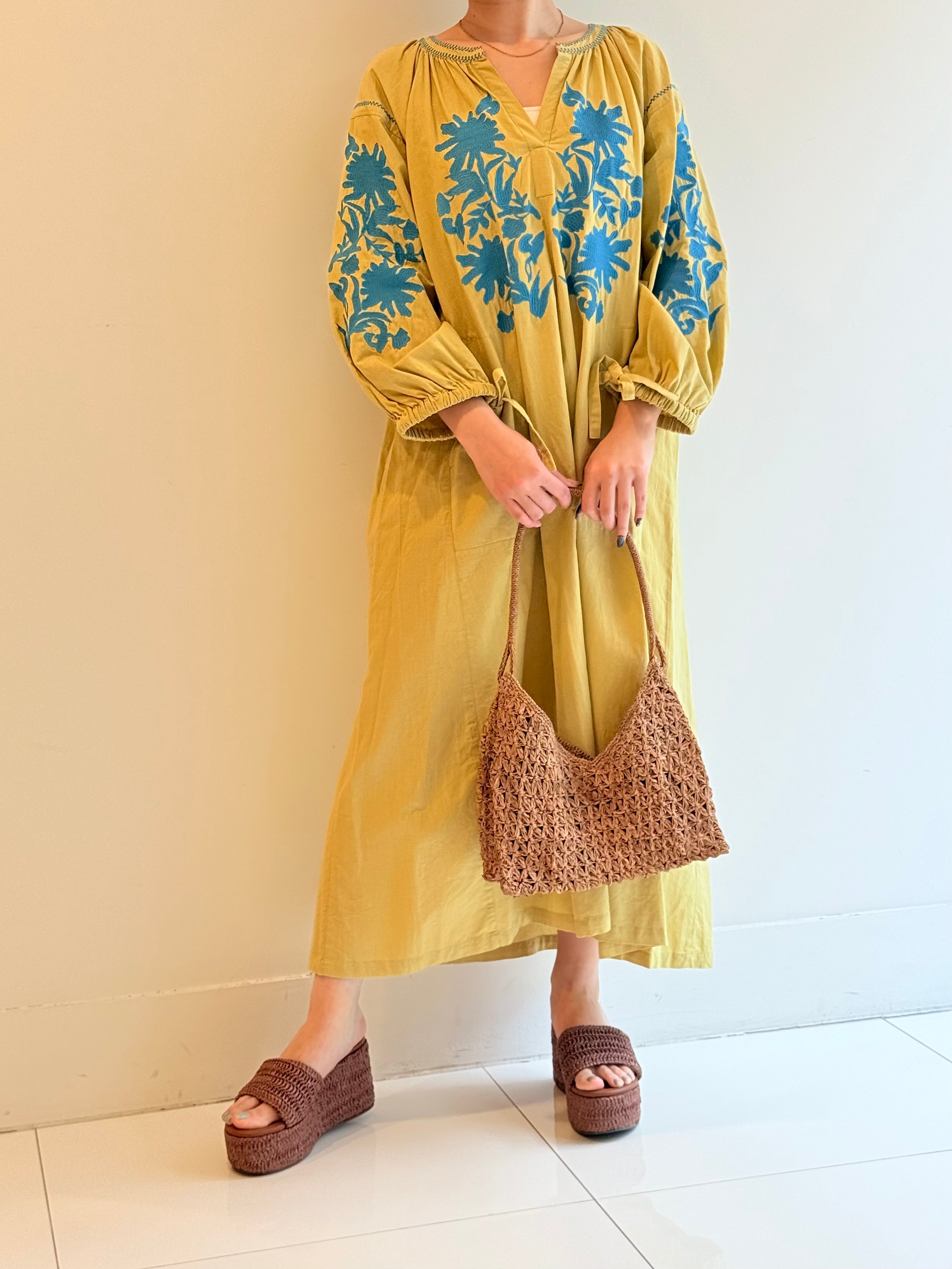 C.LINEN BIG FLOWER EMB DRESS
