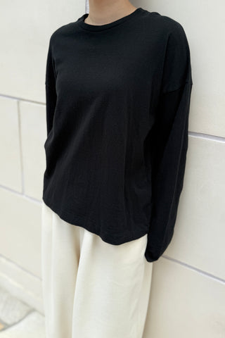 BLACK / FREE