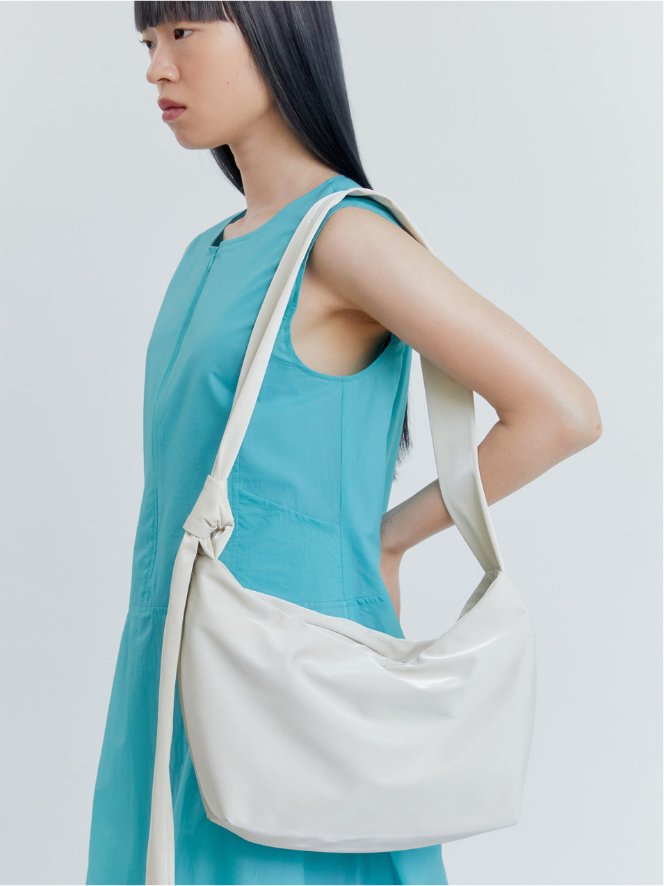 GLOSSY HALFMOON CROSS BAG