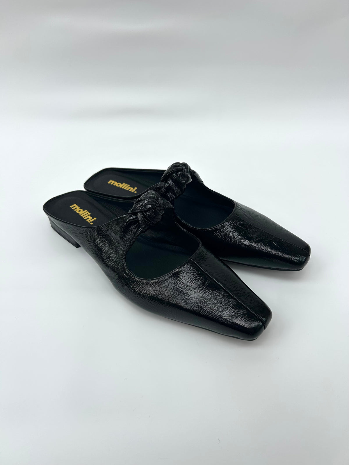 BLACK / 36