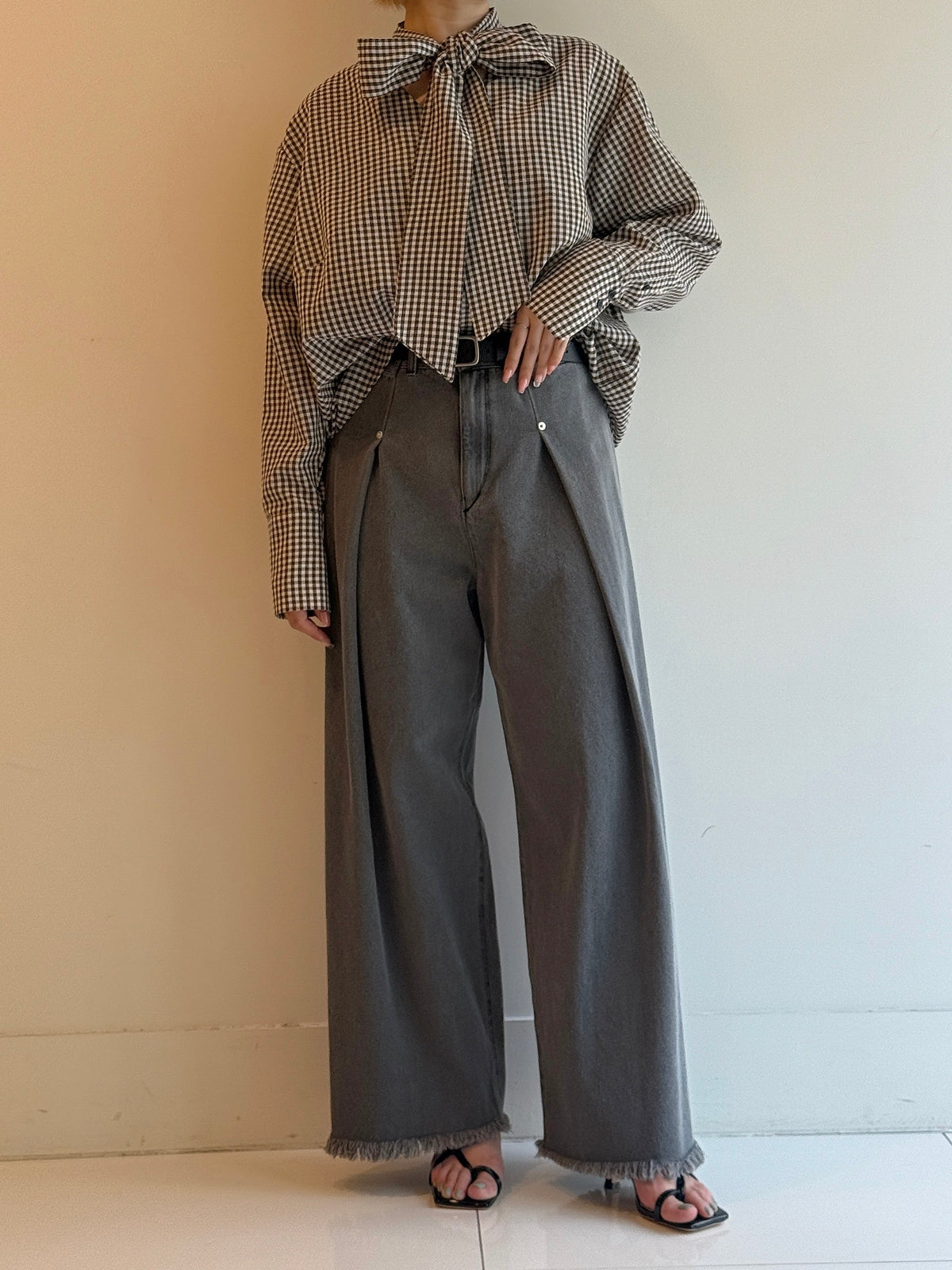 BLACK / 36