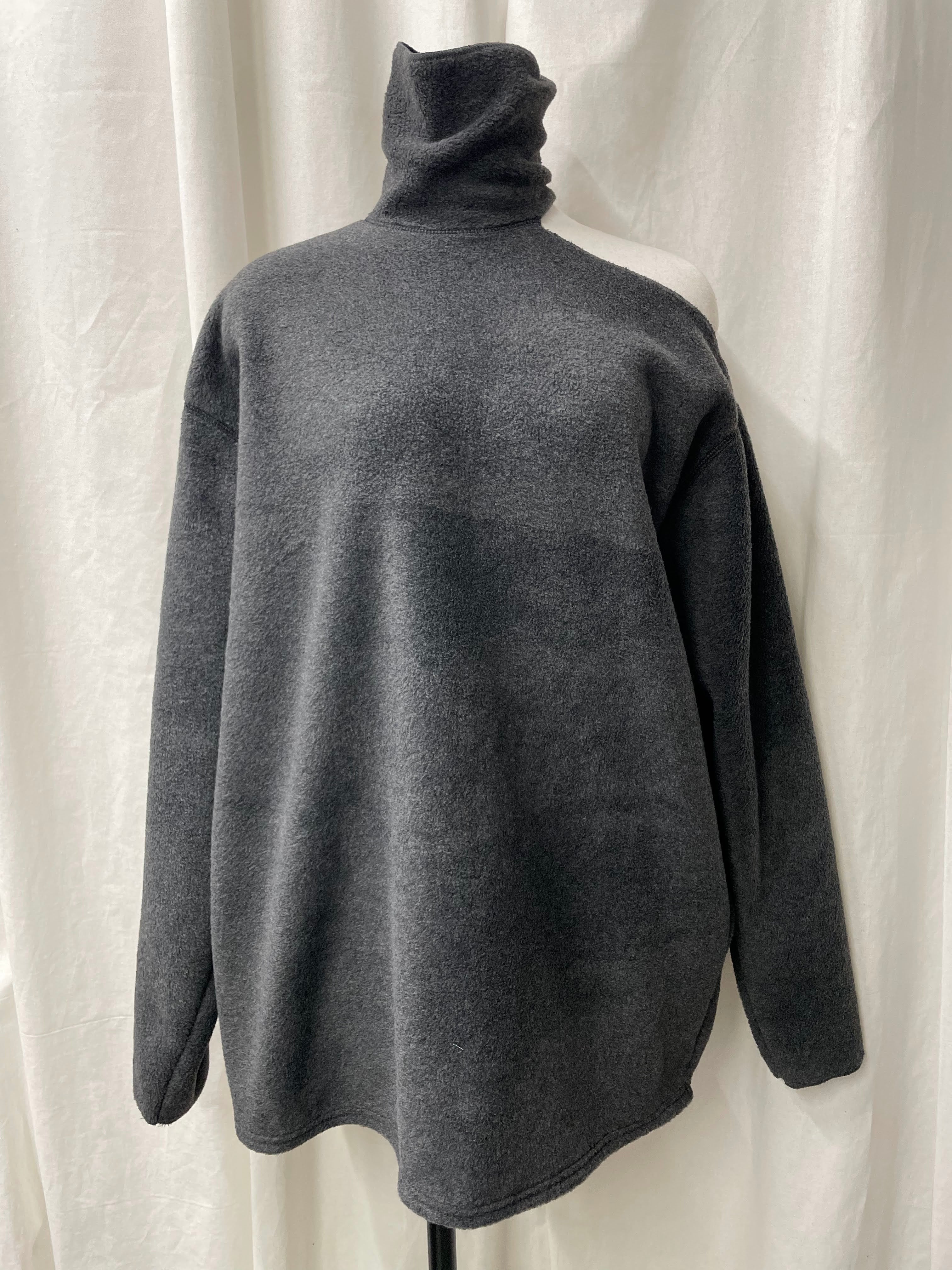 CUT OUT PULLOVER