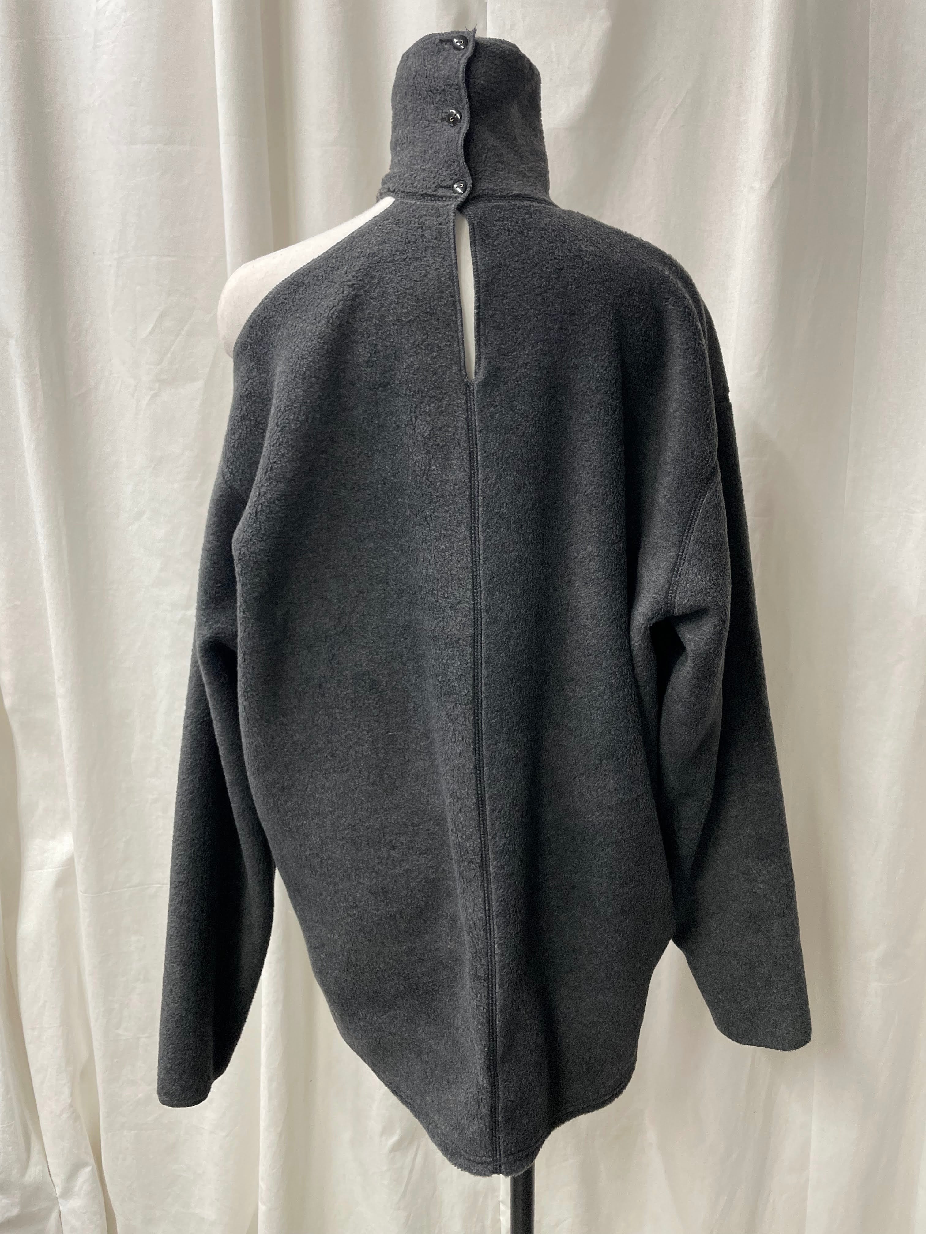 CUT OUT PULLOVER