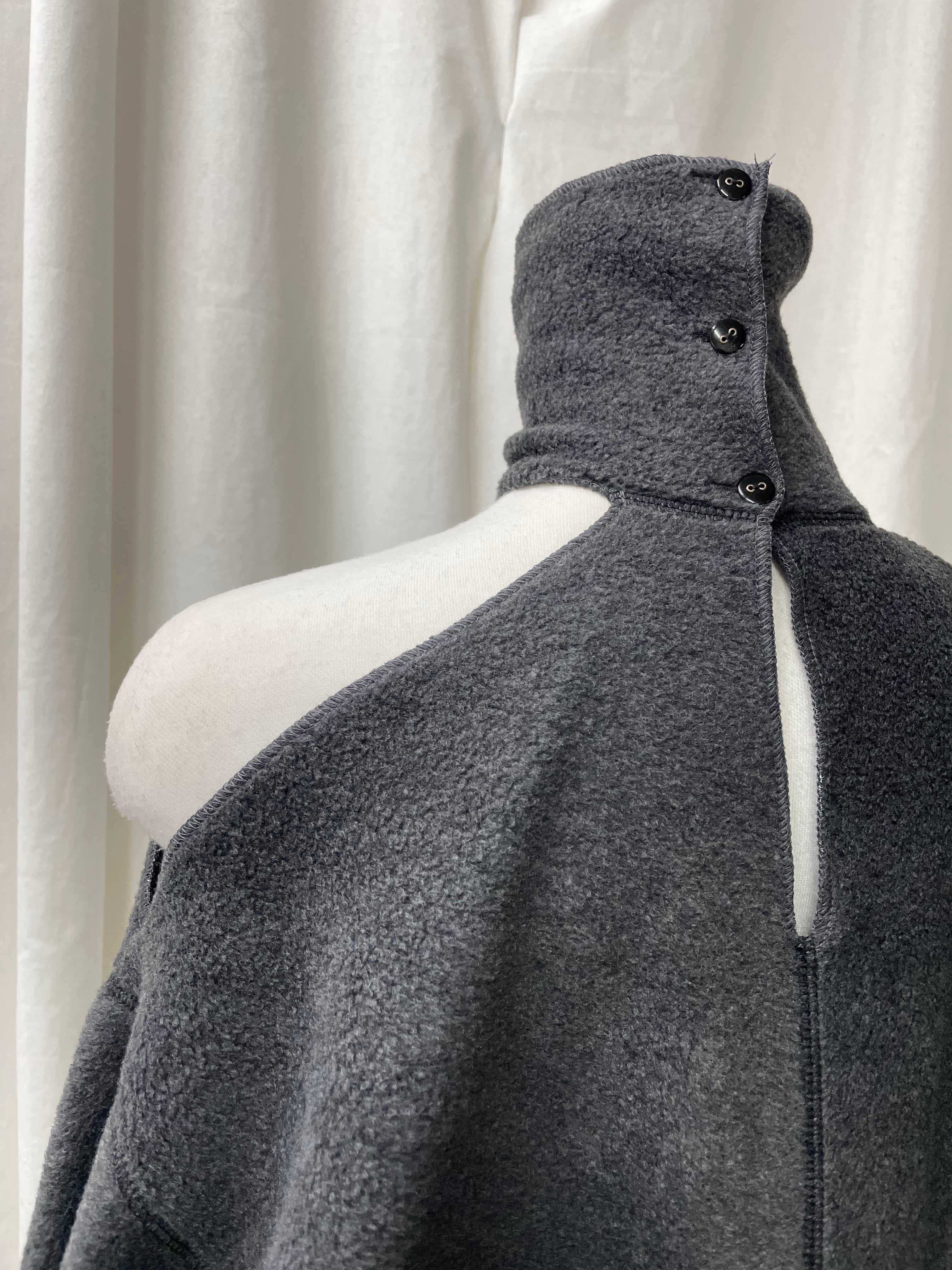 CUT OUT PULLOVER