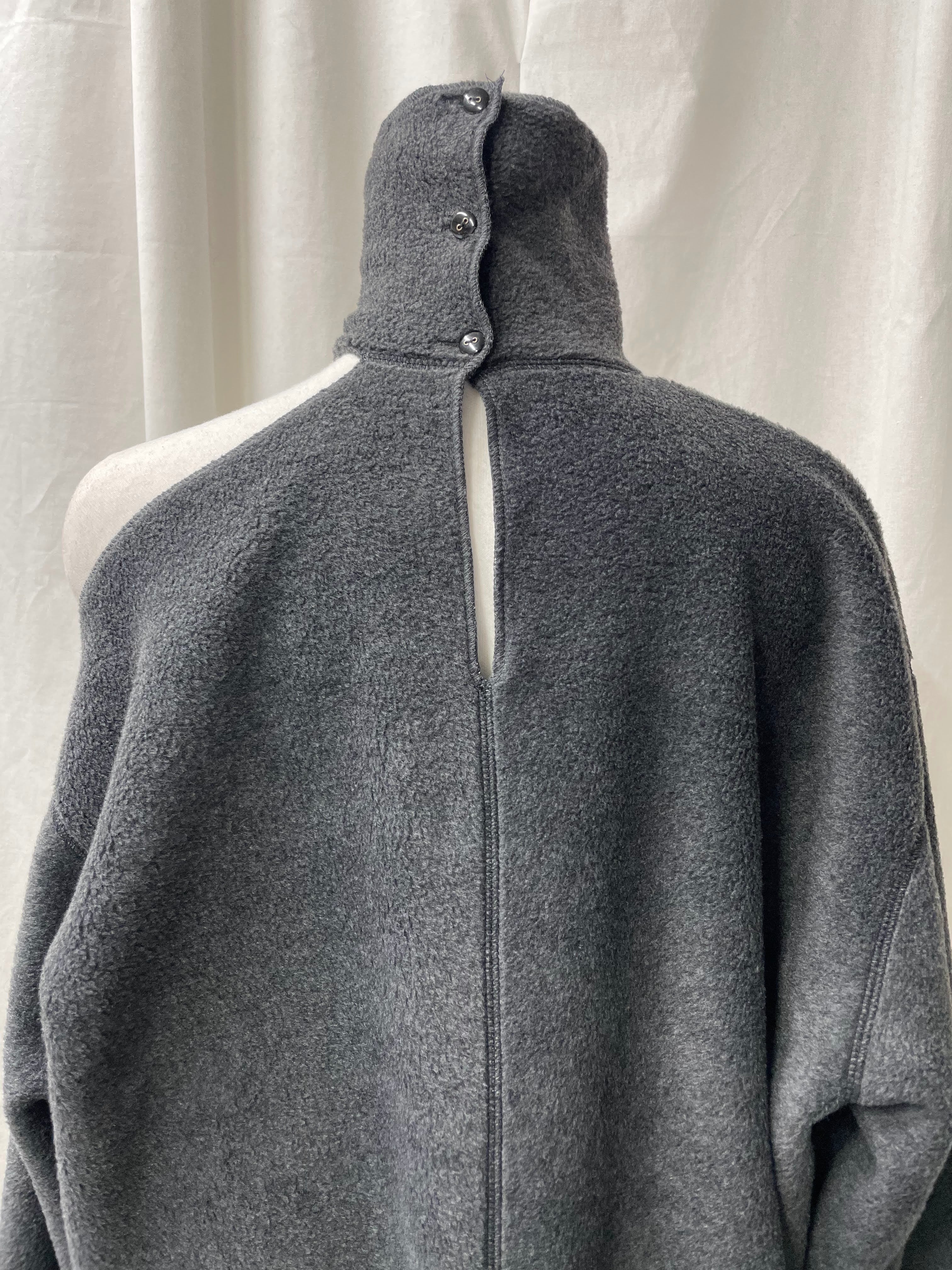 CUT OUT PULLOVER