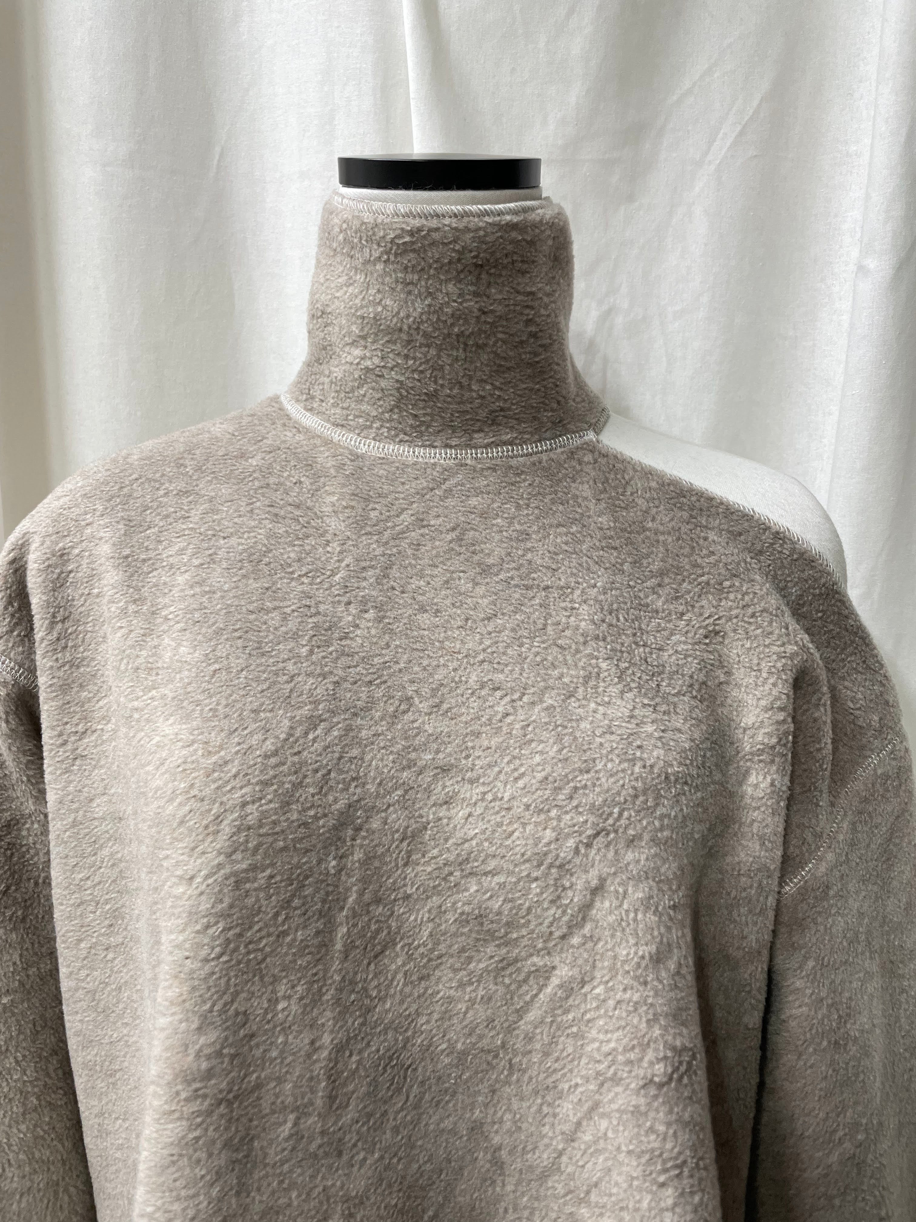 CUT OUT PULLOVER