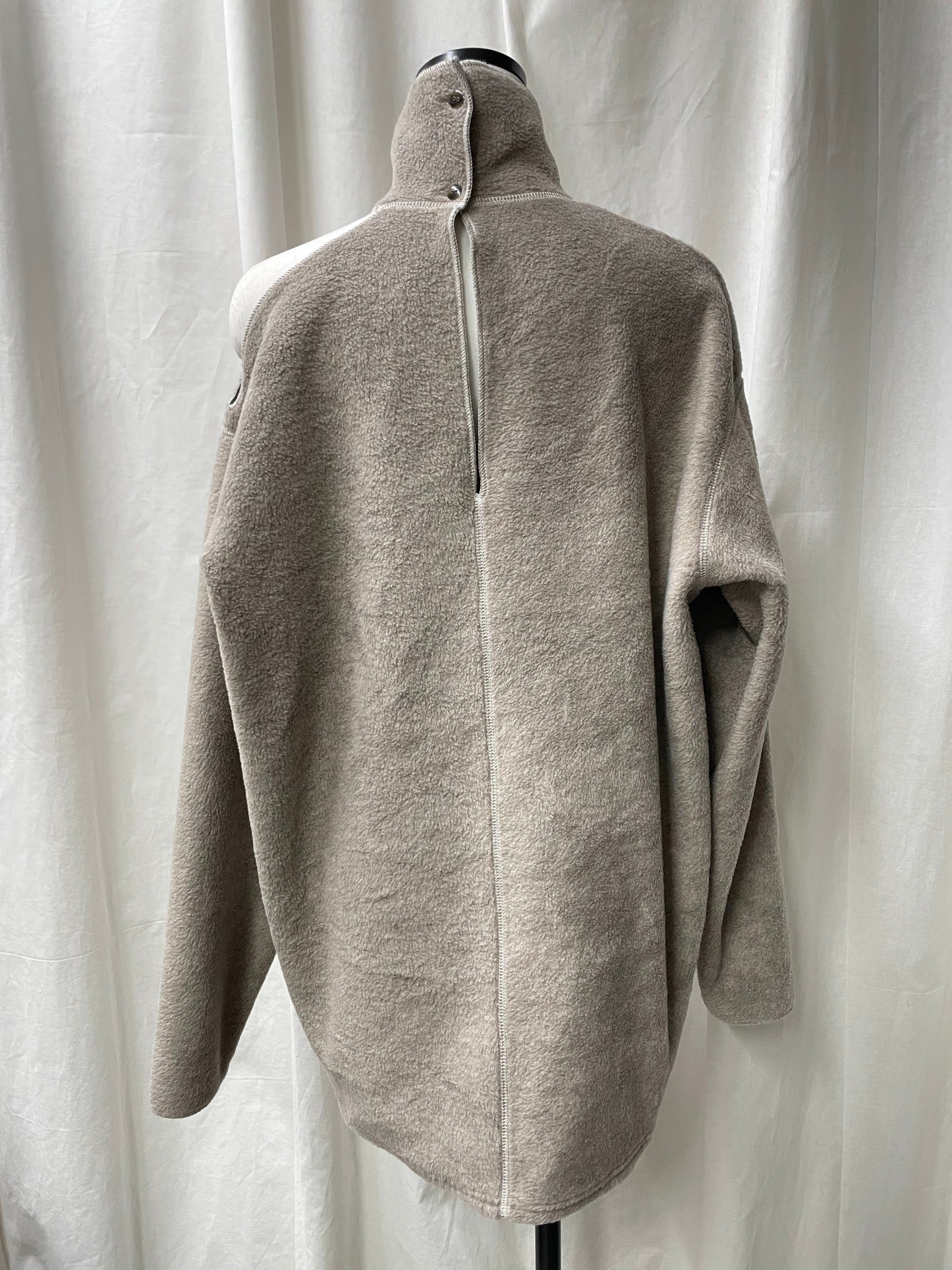 CUT OUT PULLOVER