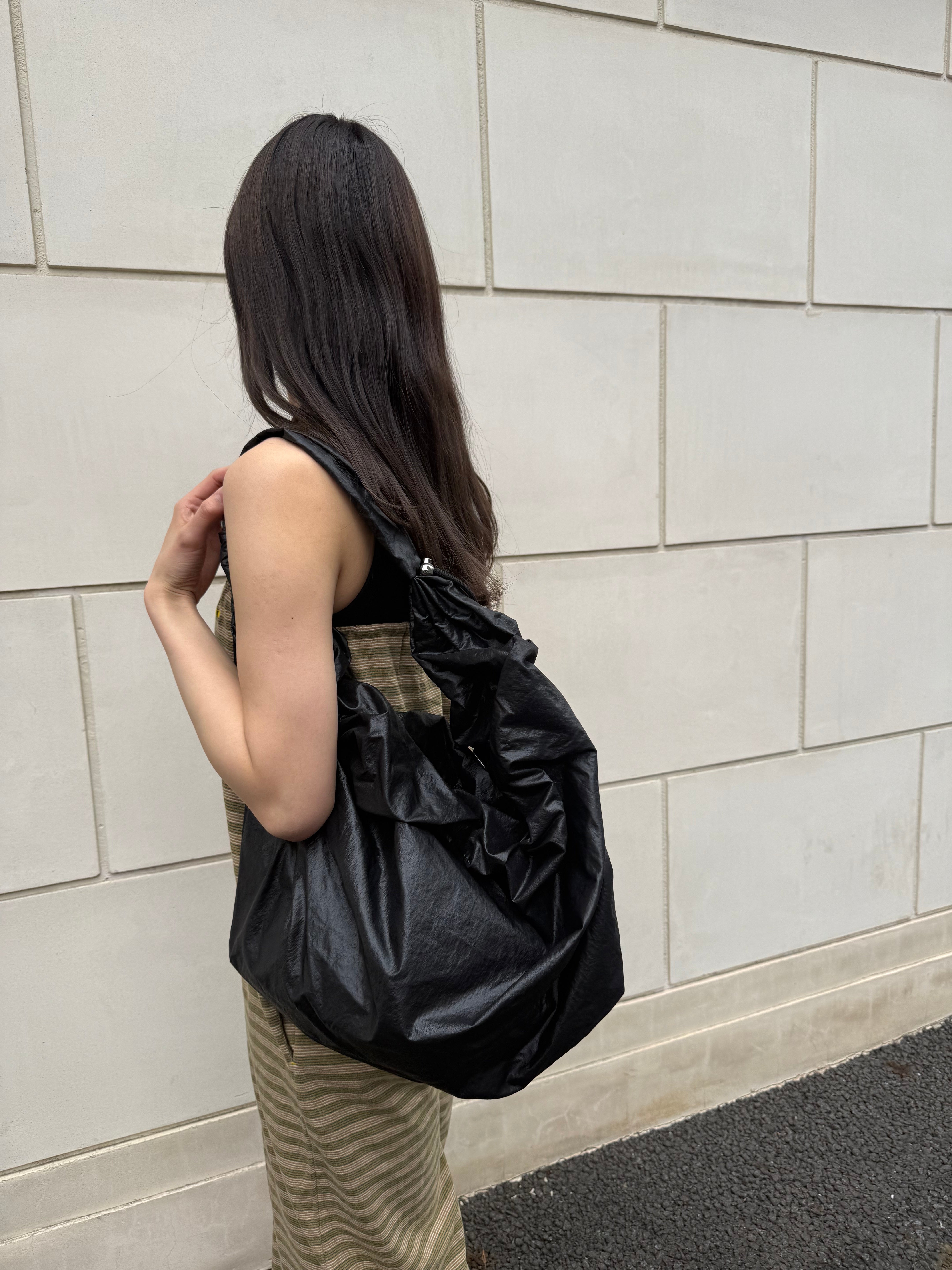 ACOC アコック / GLOSSY MID TANGLE TWIST BAG – HOUSE by Jack of All