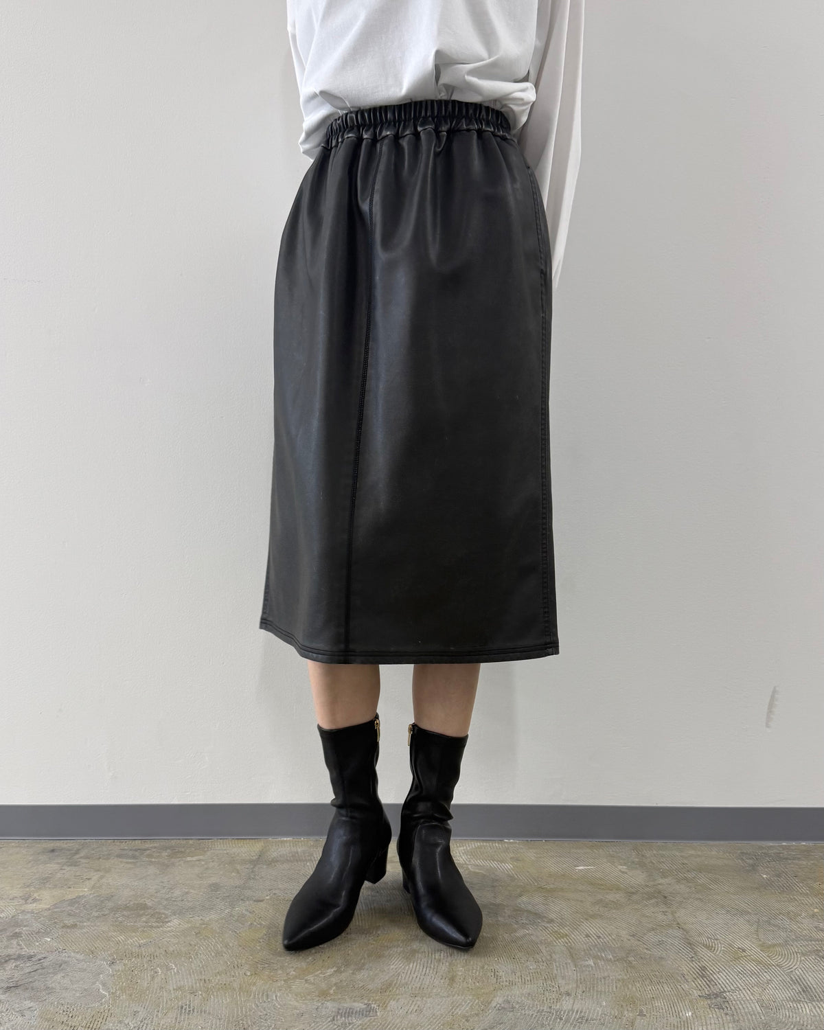 BLACK / FREE
