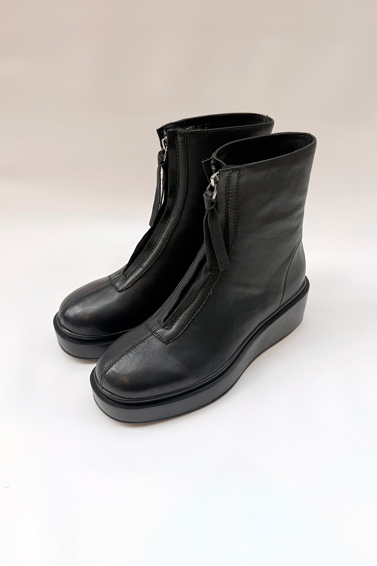 BLACK / 36