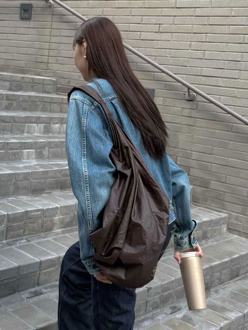 GLOSSY LARGE TANGLE TWIST BAG