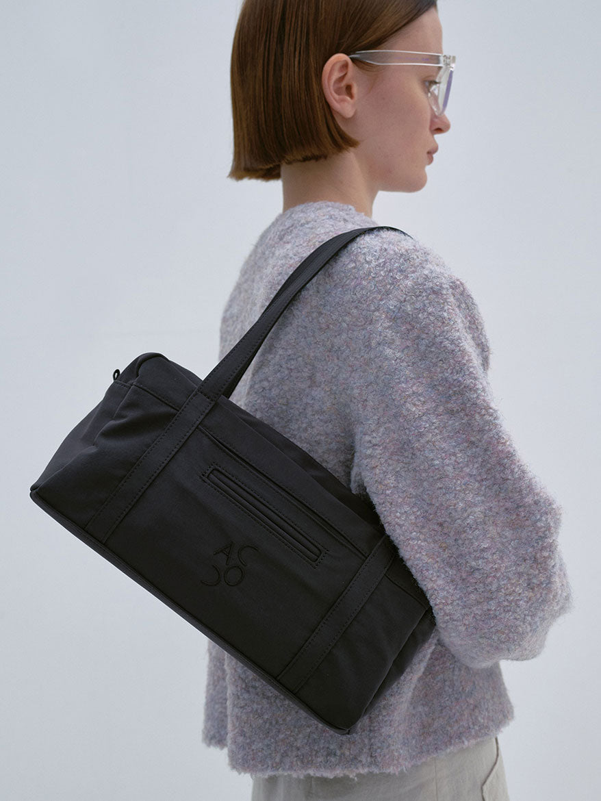 BLACK / FREE