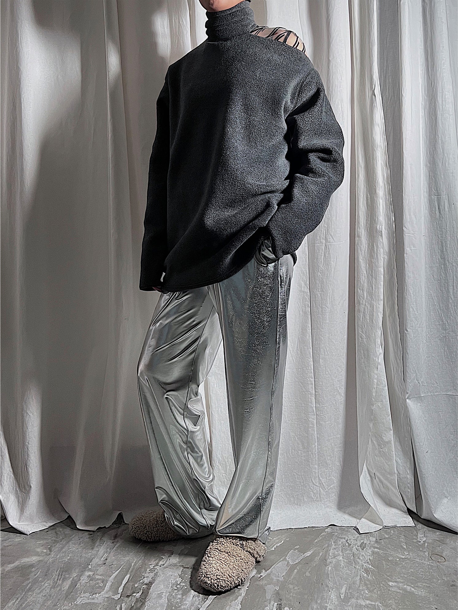 CUT OUT PULLOVER