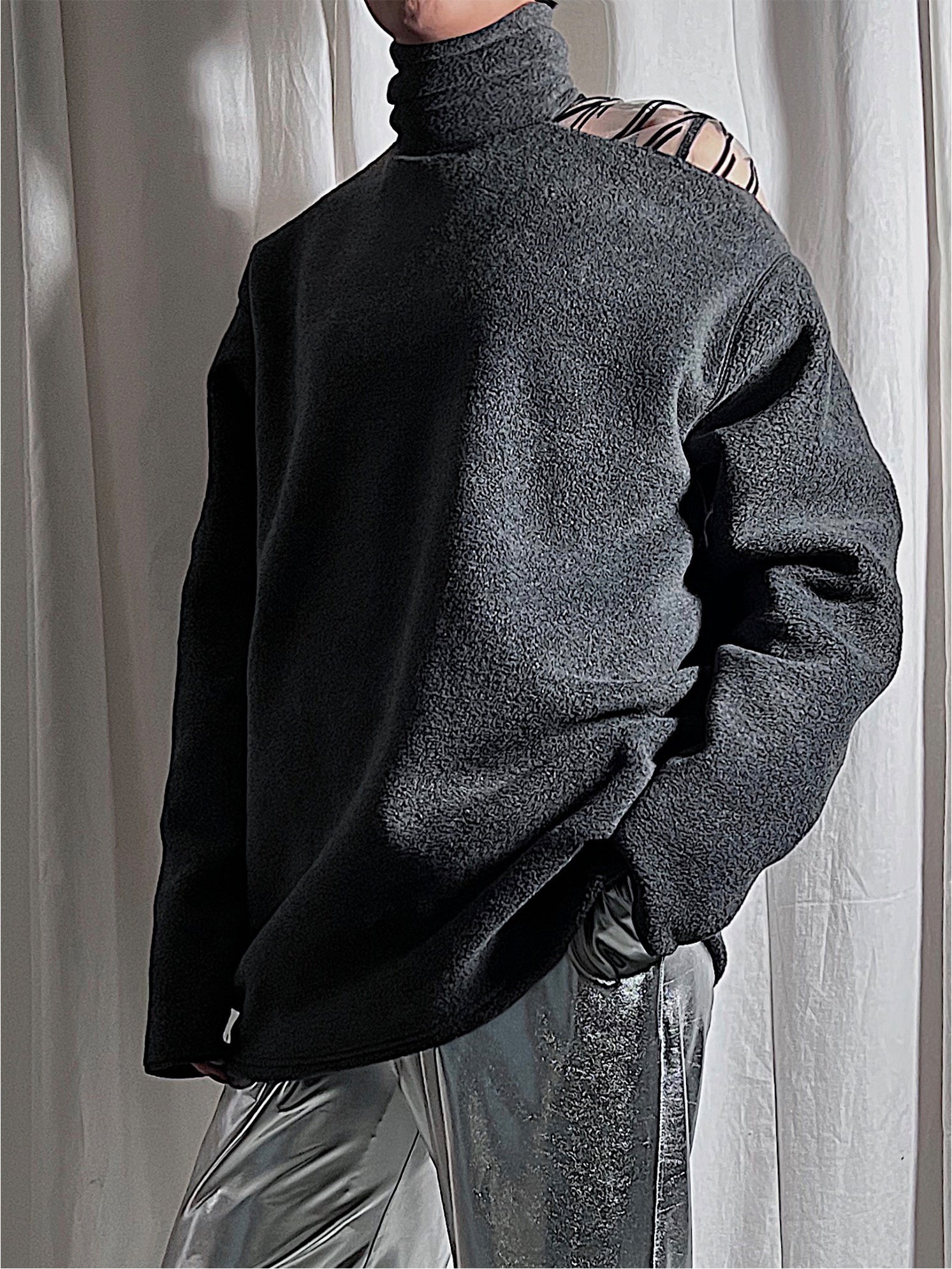 CUT OUT PULLOVER